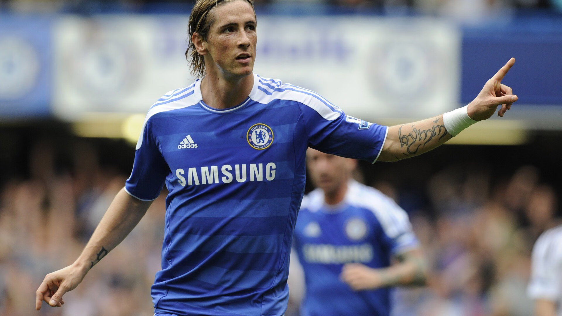 2019年季后赛：“水花兄弟”连续热火般的爆发，库里在关键的第四节多次神奇远投赢得比赛